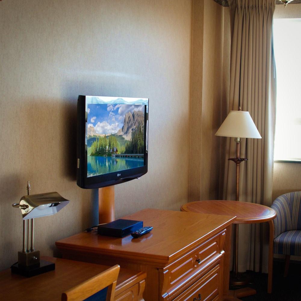 The Glenmore Inn & Convention Centre YYC Dış mekan fotoğraf