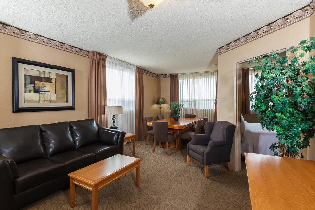 The Glenmore Inn & Convention Centre YYC Dış mekan fotoğraf