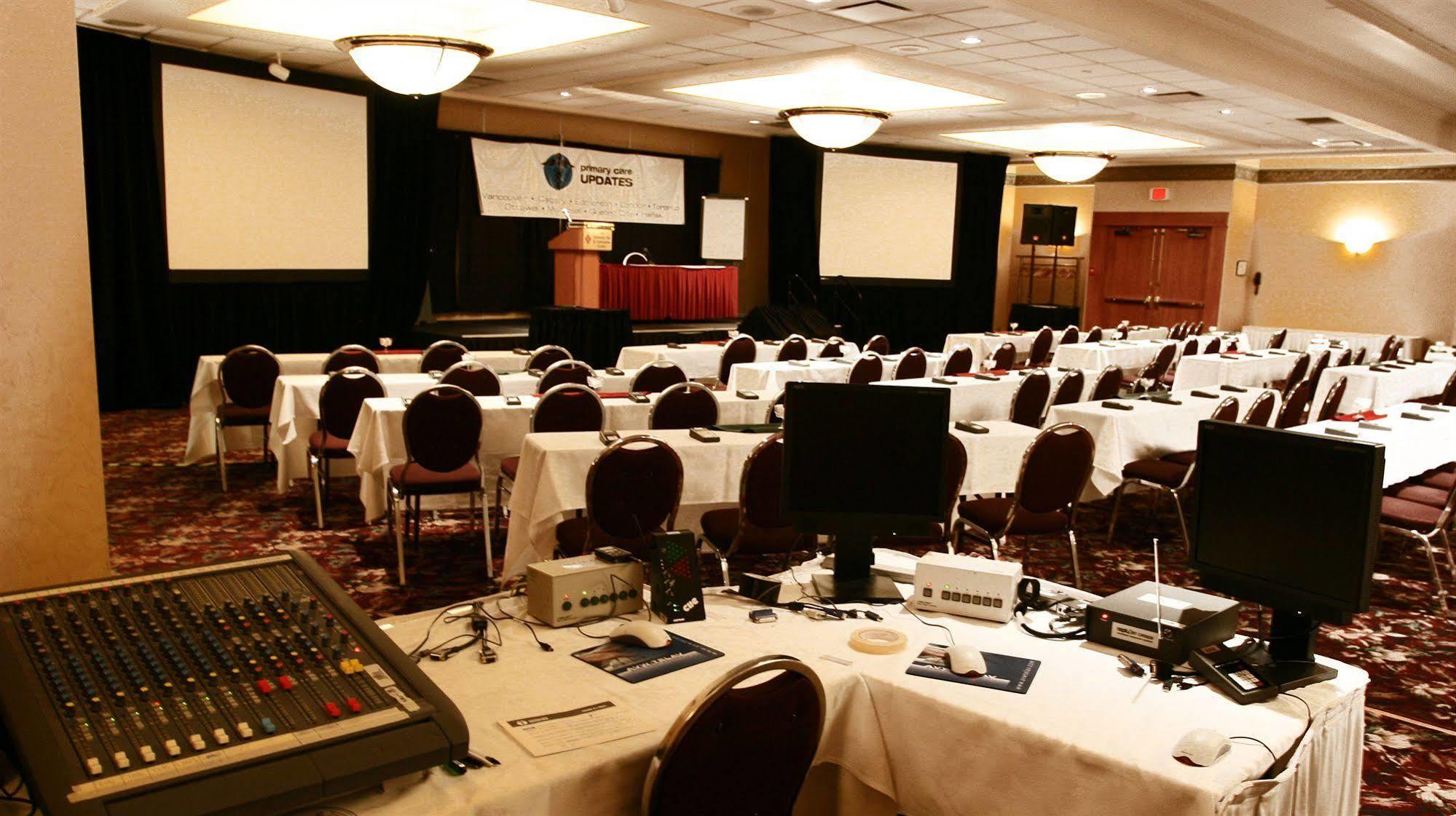 The Glenmore Inn & Convention Centre YYC Dış mekan fotoğraf