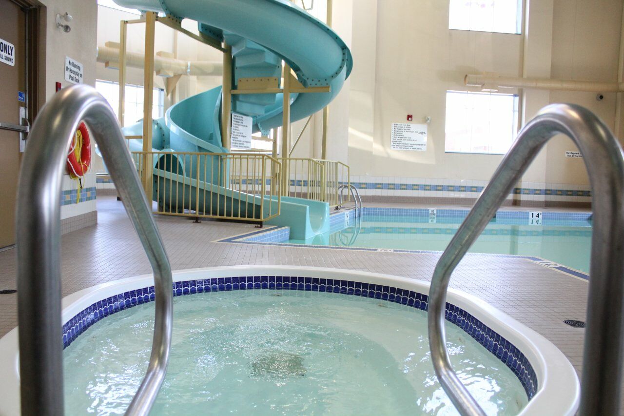 The Glenmore Inn & Convention Centre YYC Dış mekan fotoğraf