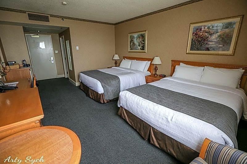 The Glenmore Inn & Convention Centre YYC Dış mekan fotoğraf